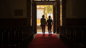 Apostozja - wyjście z kościoła