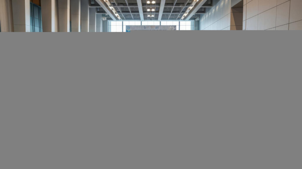 Praktyczne i estetyczne rozwiązania na wyposażenie stoiska reklamowego